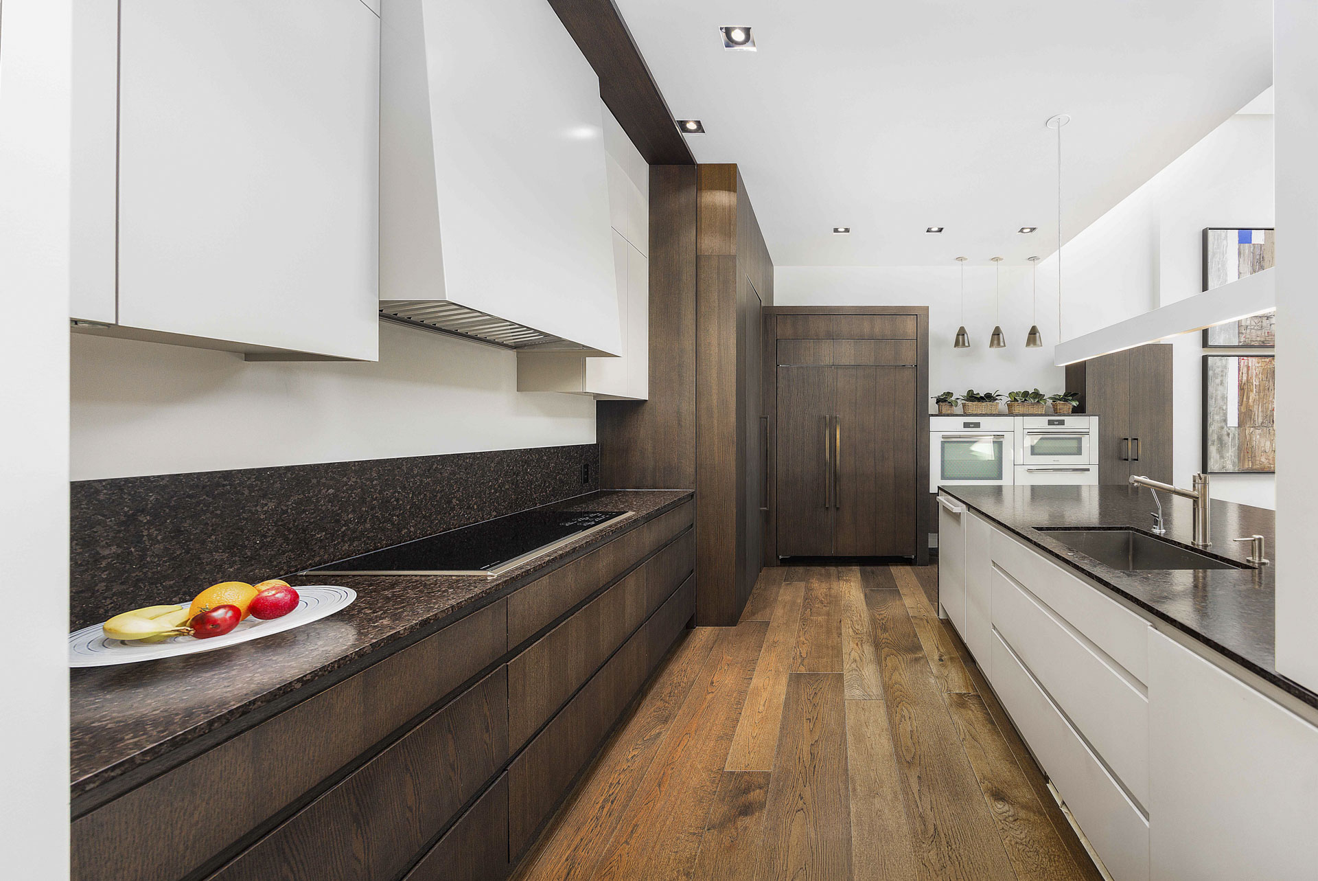 Cuisine à aire ouverte d'une maison familiale à Laval – photographie immobilière