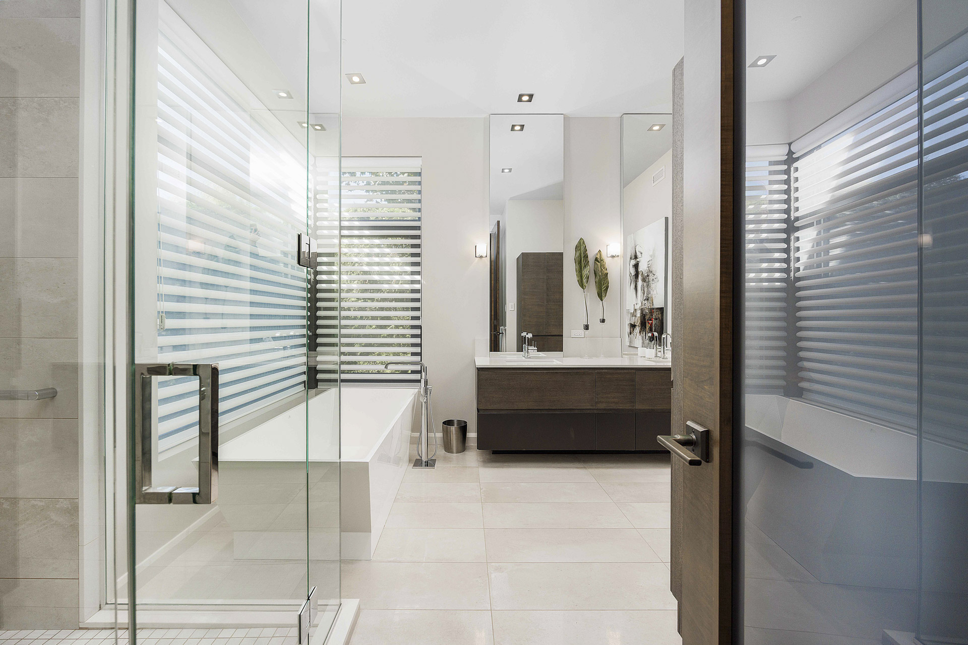 Salle de bain élégante d'une propriété à Laval – photographie immobilière professionnelle