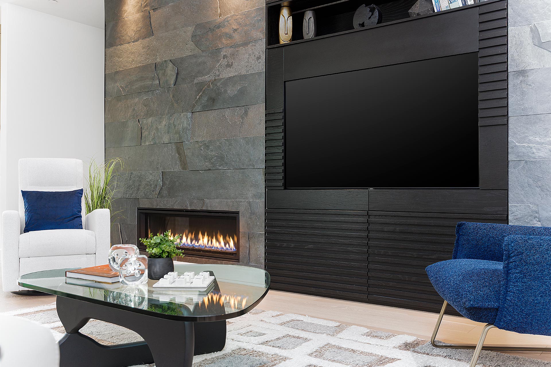 Salon moderne d'un condo à Montréal – photographie immobilière professionnelle