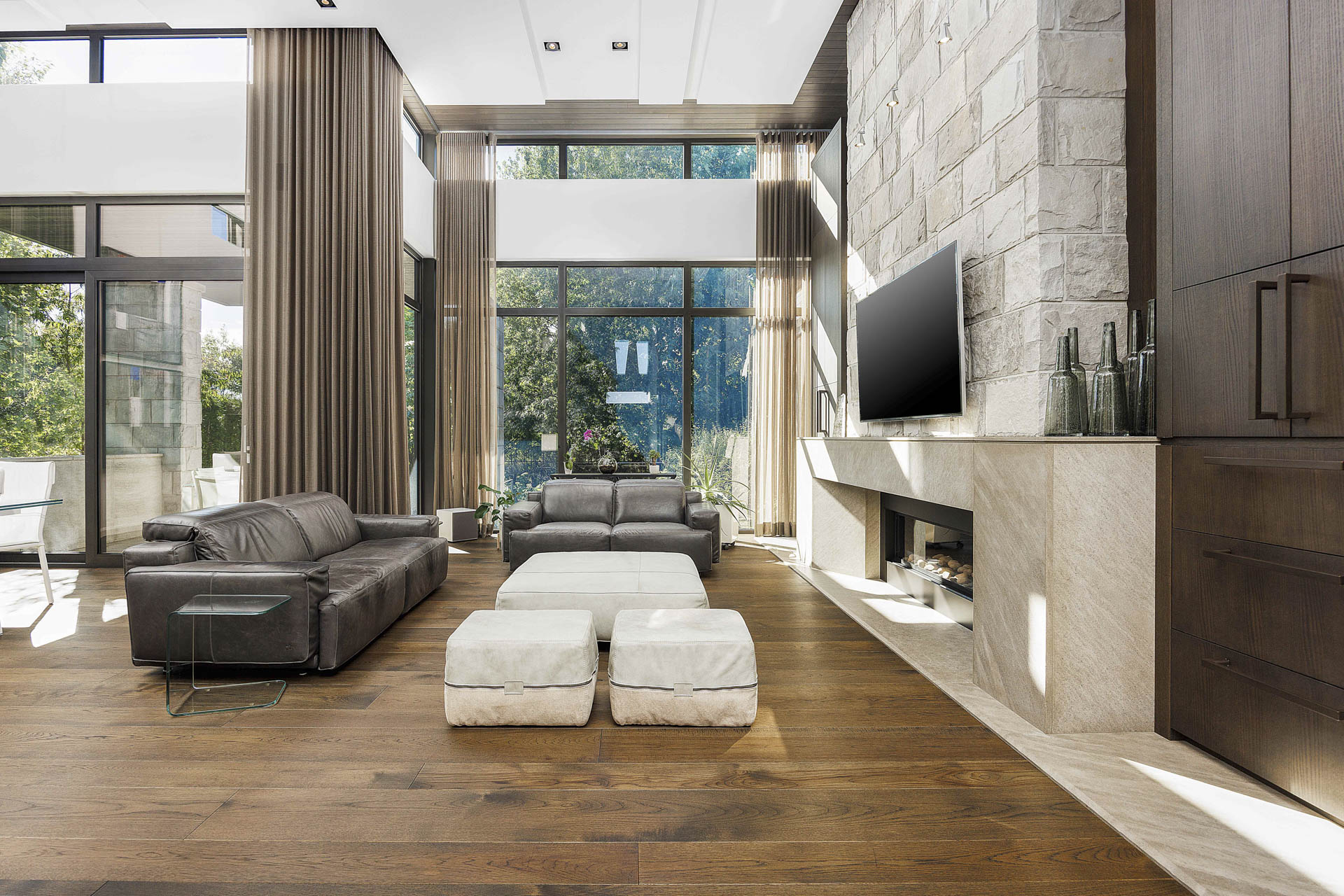 Salon moderne d'une maison à Laval – photographie immobilière professionnelle
